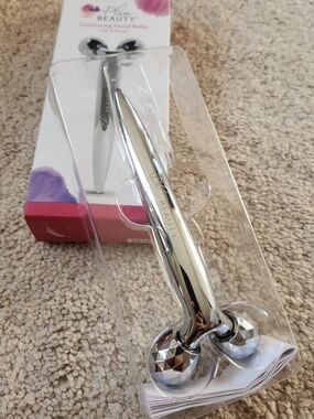 Open Box Plum Beauty Contour Facial Roller